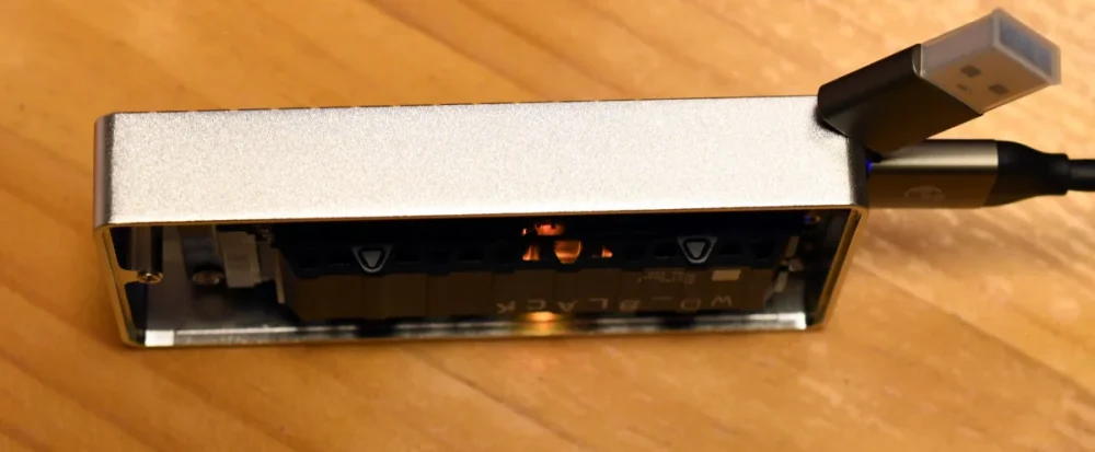 隙間があるため空気が流れるWD-SN850X HSヒートシンク