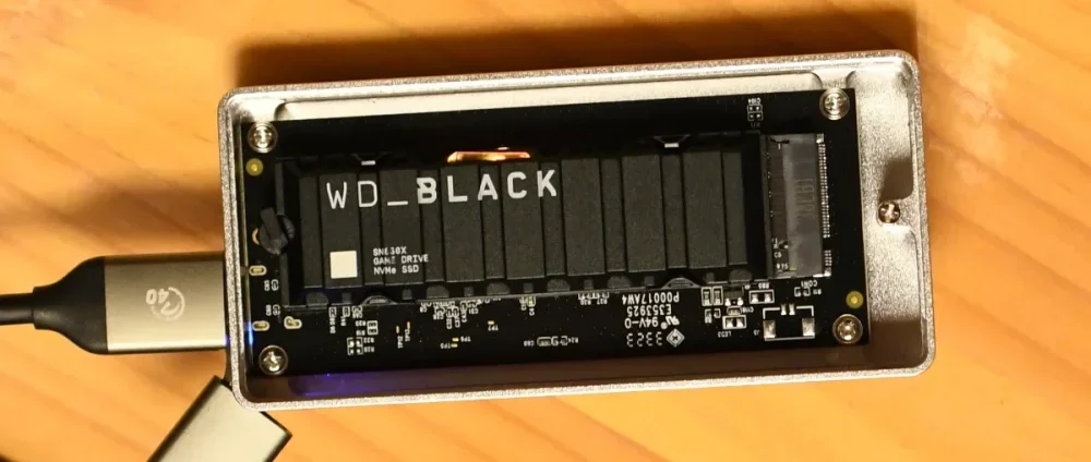 Thunderbolt 4ケースに入ったWD-SN850X
