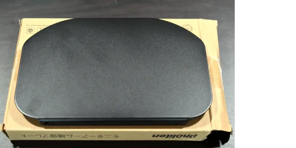 Pholiten社のモニターアーム補強プレート表面