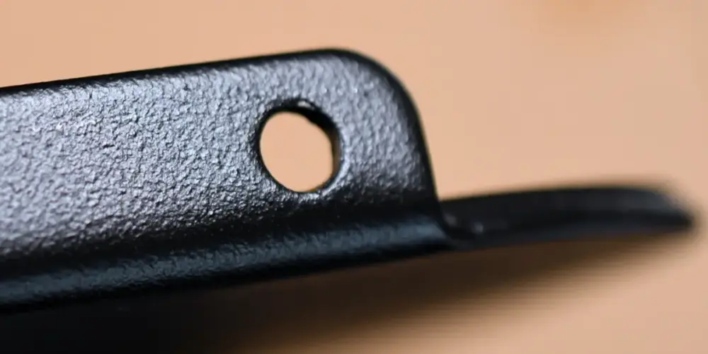 Pholiten社のモニターアーム補強プレート表プレート固定穴