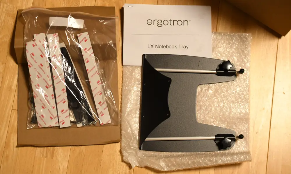 エルゴトロンLXモニターアーム純正ノートブックトレー内容物
